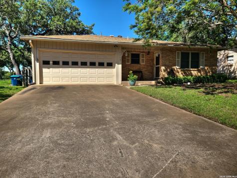 1117 Lake Drive Kerrville TX 78028