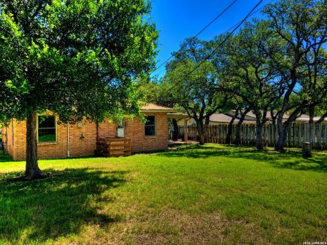 1117 Lake Drive Kerrville TX 78028