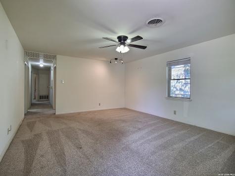 1117 Lake Drive Kerrville TX 78028