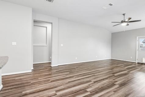 4927 Ranahan Pass St.hedwig TX 78152