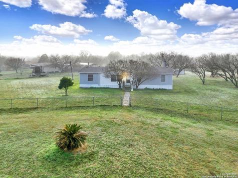 7614 Edward Tarin Drive Elmendorf TX 78112