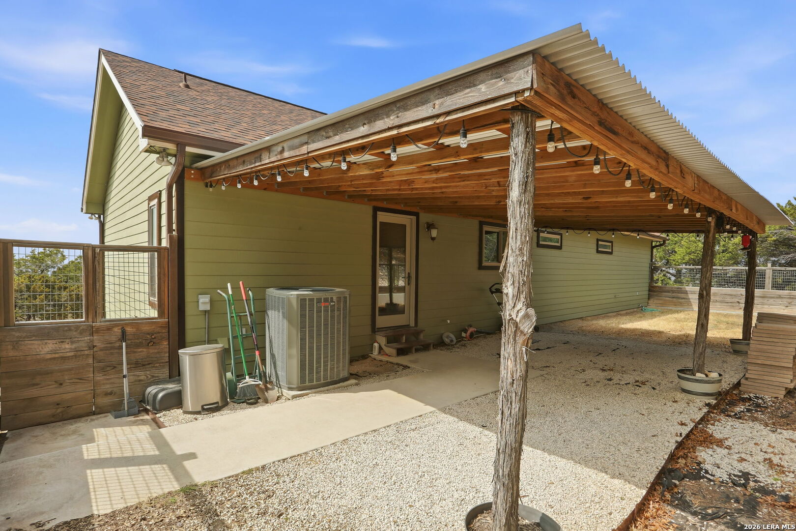 232 Doe Run Pipe Creek TX 78063