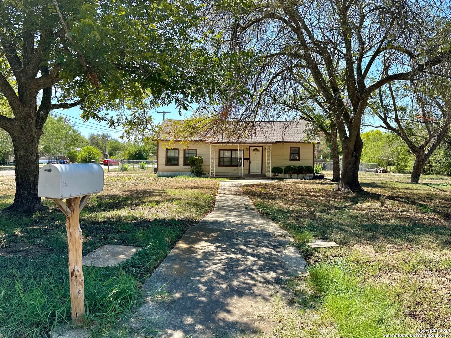 1151 30th Street Hondo TX 78861