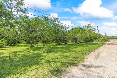 510 County Road 3820 San Antonio TX 78253