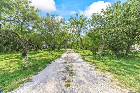 510 County Road 3820 San Antonio TX 78253