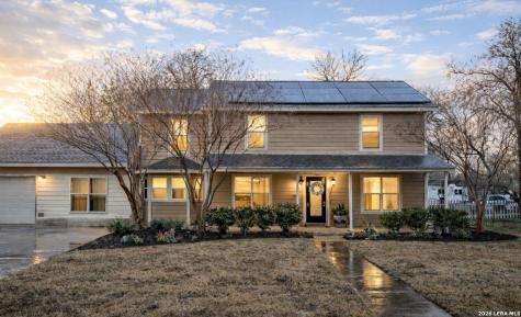 306 Flores Oaks Floresville TX 78114