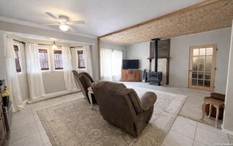 306 Flores Oaks Floresville TX 78114