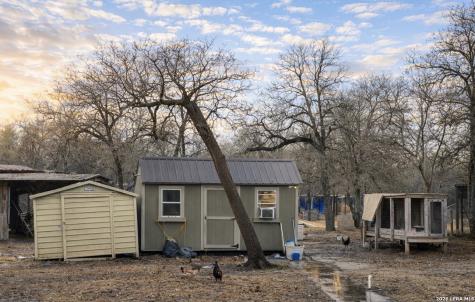 306 Flores Oaks Floresville TX 78114