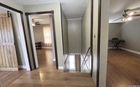 306 Flores Oaks Floresville TX 78114