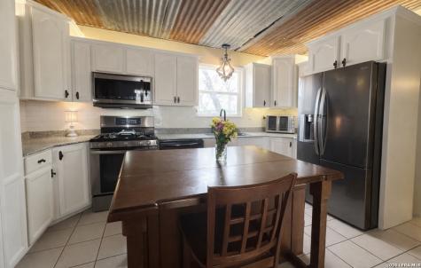 306 Flores Oaks Floresville TX 78114