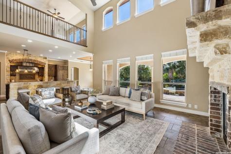 210 Persimmon Pond Shavano Park TX 78231