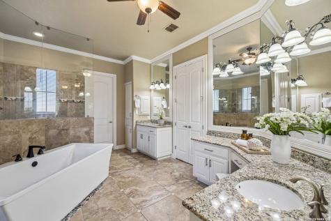 210 Persimmon Pond Shavano Park TX 78231