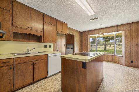 8218 N Us Highway 87 Fredericksburg TX 78624