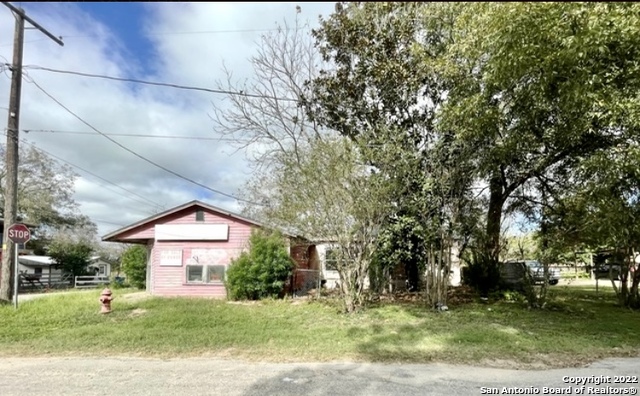614 4th Street Natalia TX 78059