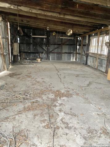 614 4th Street Natalia TX 78059