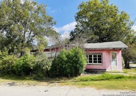 614 4th Street Natalia TX 78059