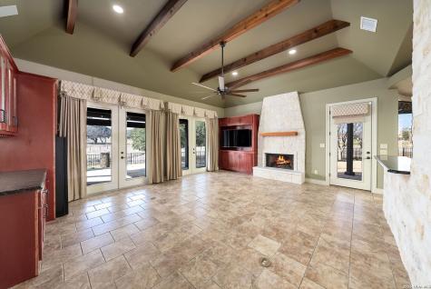 2916 Rock Barn Kerrville TX 78028