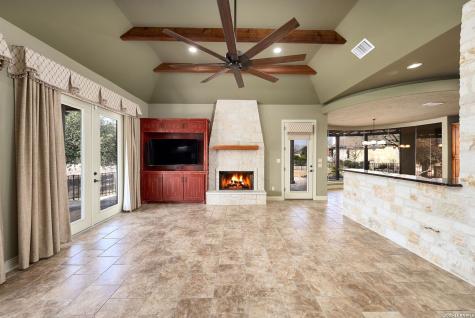 2916 Rock Barn Kerrville TX 78028