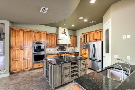 2916 Rock Barn Kerrville TX 78028