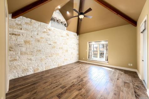 2916 Rock Barn Kerrville TX 78028