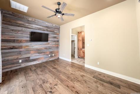2916 Rock Barn Kerrville TX 78028