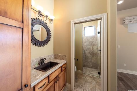 2916 Rock Barn Kerrville TX 78028