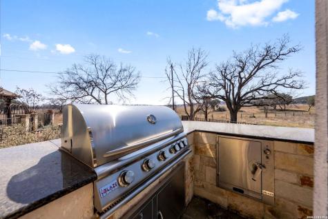 2916 Rock Barn Kerrville TX 78028