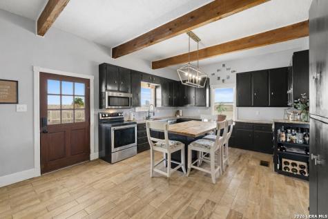 704 N Creek Road Comfort TX 78013