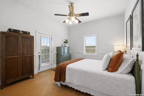 704 N Creek Road Comfort TX 78013