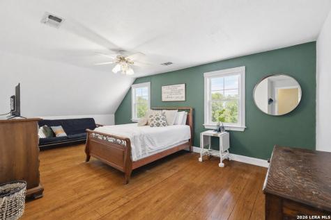 704 N Creek Road Comfort TX 78013