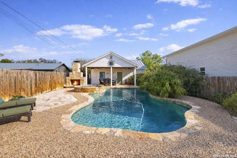 704 N Creek Road Comfort TX 78013