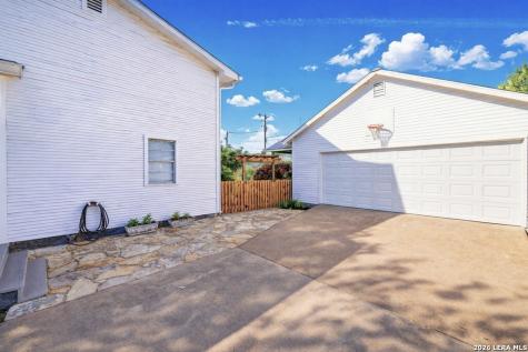 704 N Creek Road Comfort TX 78013