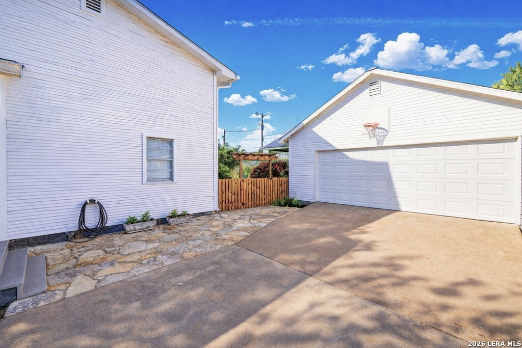 704 N Creek Road Comfort TX 78013