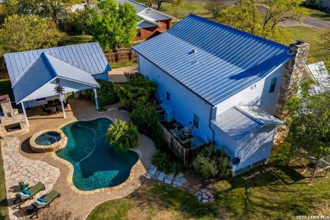 704 N Creek Road Comfort TX 78013