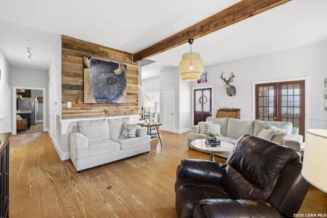 704 N Creek Road Comfort TX 78013