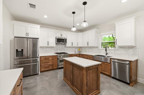 812 Lafayette Castroville TX 78009