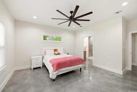 812 Lafayette Castroville TX 78009
