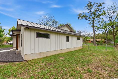 812 Lafayette Castroville TX 78009