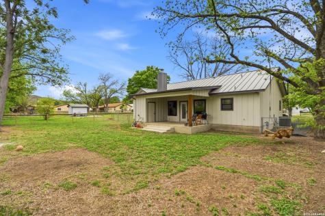 812 Lafayette Castroville TX 78009