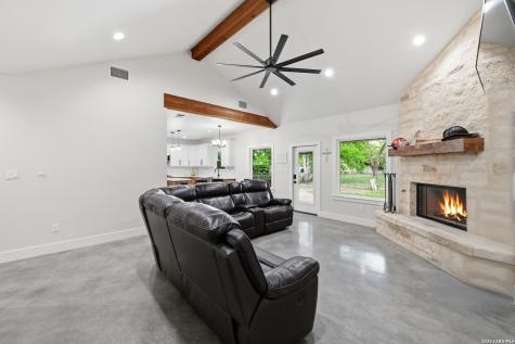 812 Lafayette Castroville TX 78009