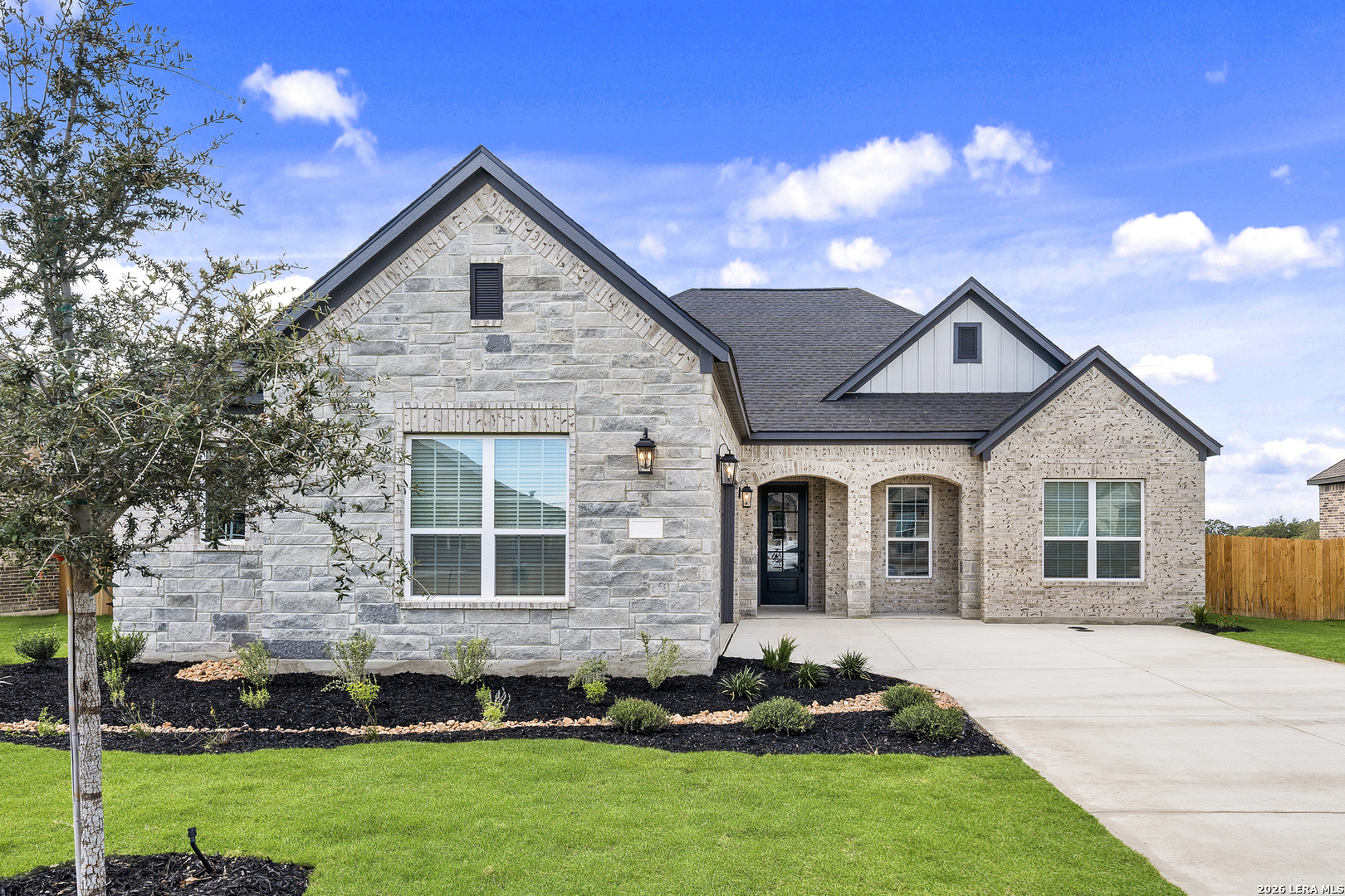 204 Azalea Alley Castroville TX 78009