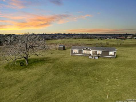 402 County Road 426 Stockdale TX 78160
