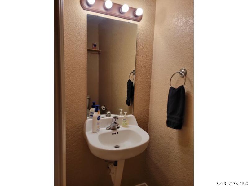 254 County Road 6876 Natalia TX 78059