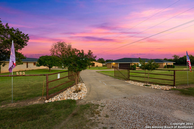 588 Lacey Drive Bandera TX 78003