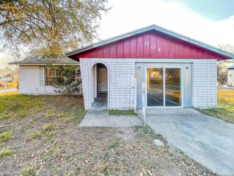 1001 Avenue B Beeville TX 78102
