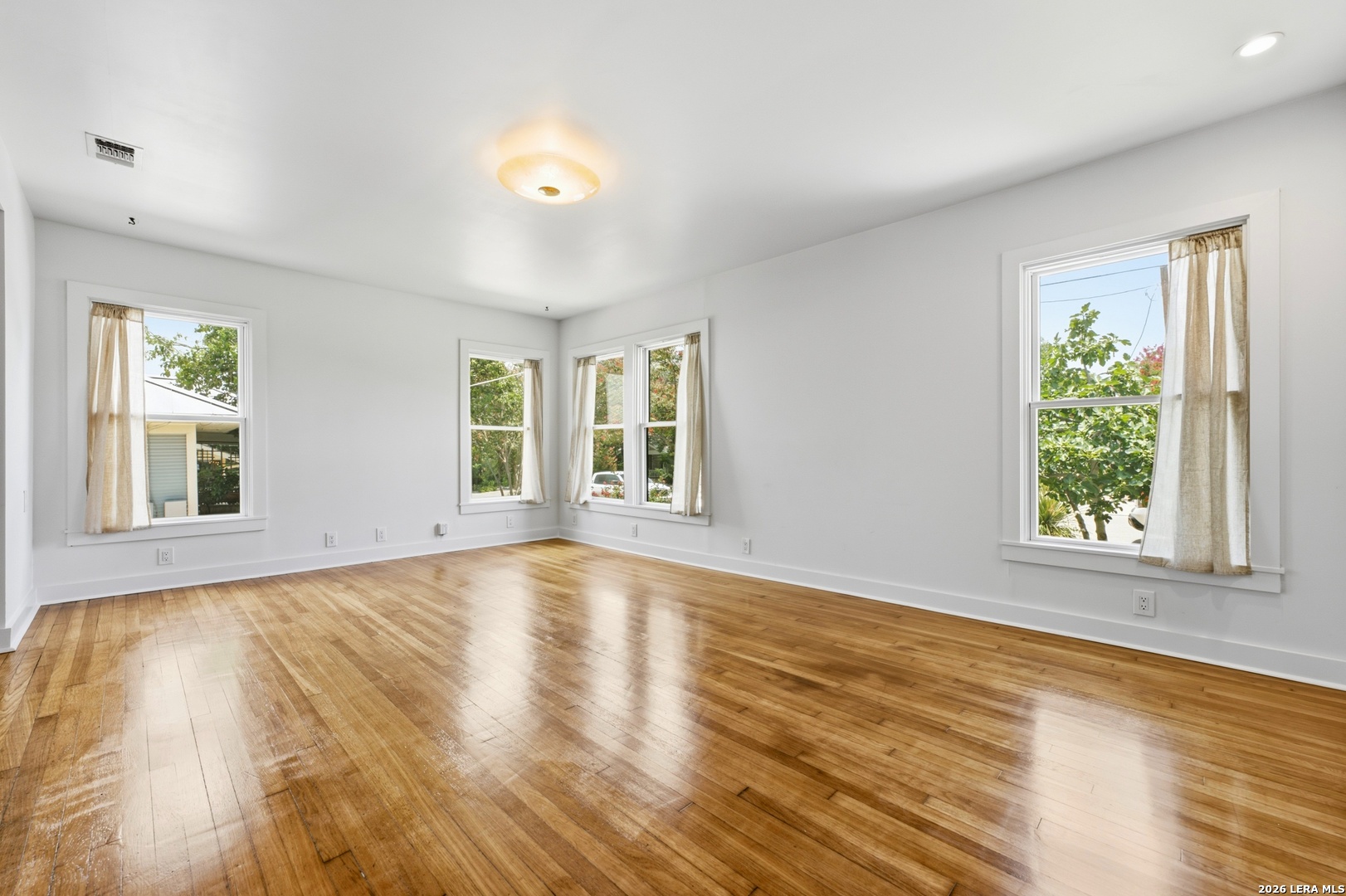 446 Queen Anne Court San Antonio TX 78209