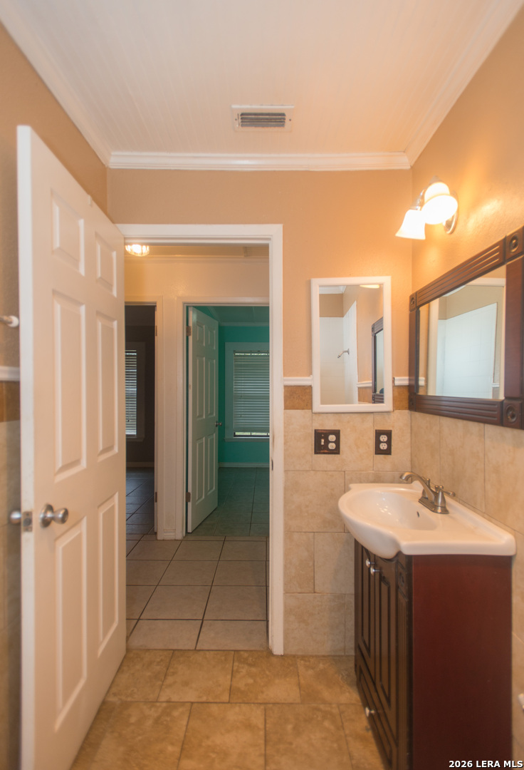 10803 Green Hurst Street San Antonio TX 78223