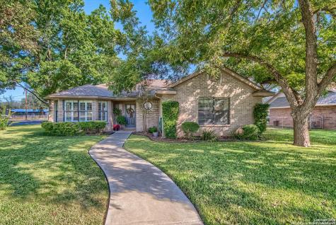 1206 31st Street Hondo TX 78861