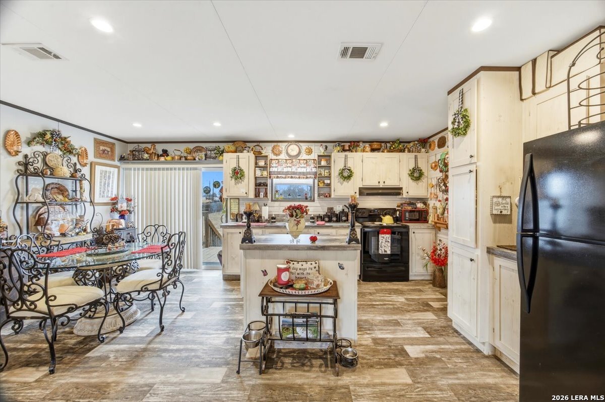 101 Rocky Ridge Poteet TX 78065