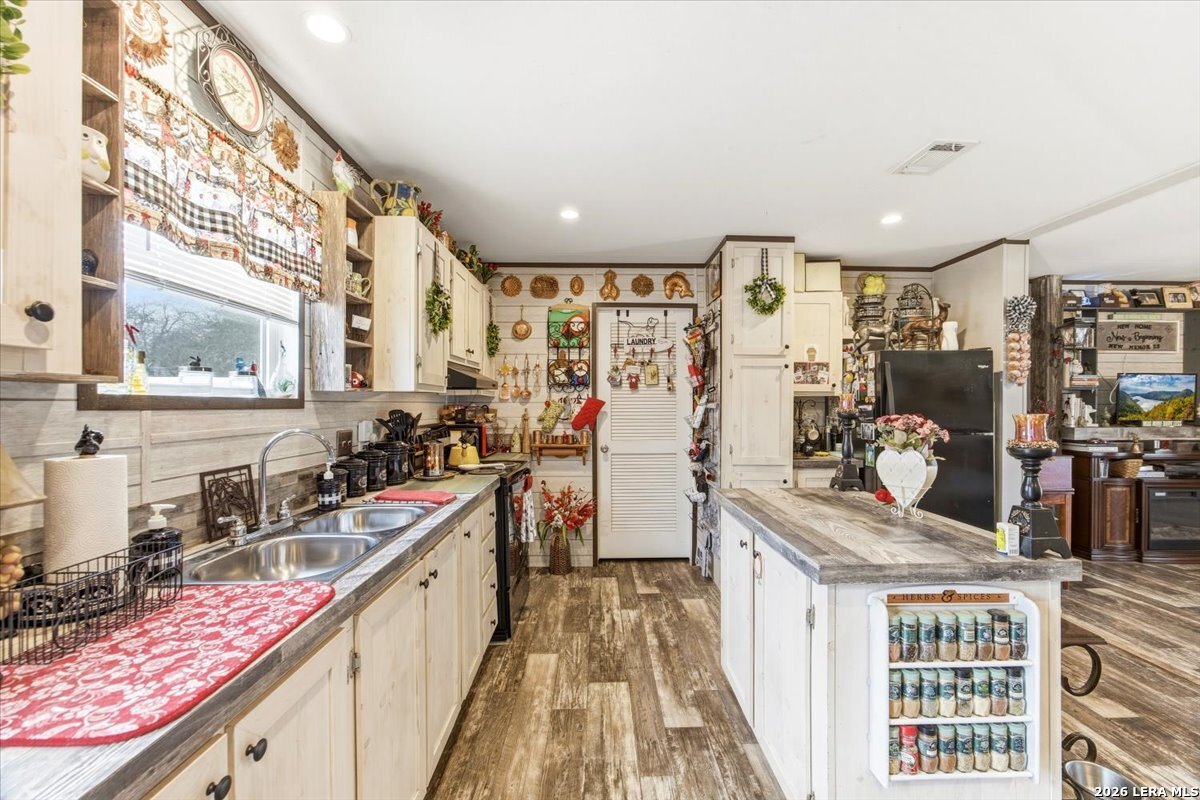 101 Rocky Ridge Poteet TX 78065